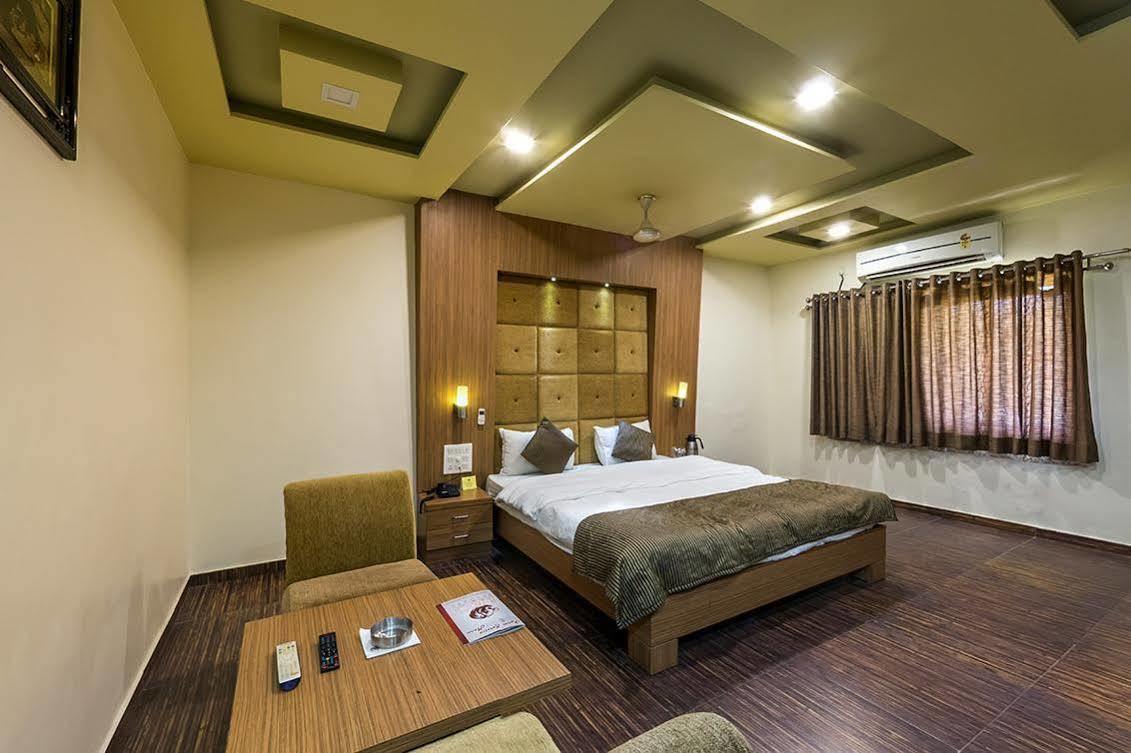 Leo Resorts Junagadh Exterior foto